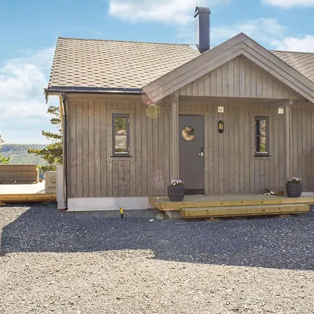 3 Bedroom Gorgeous In Holiday home Sannidal