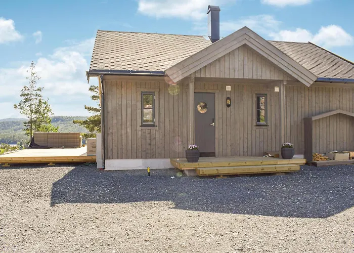 3 Bedroom Gorgeous In Holiday home Sannidal